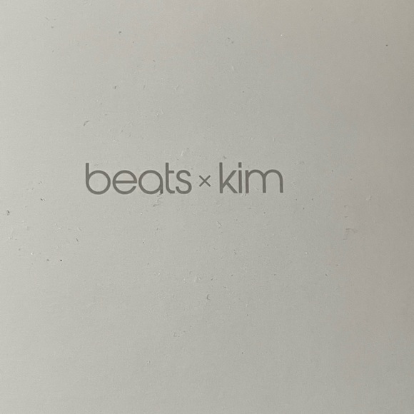 Beats x Kim Kardashian, NIB, Never Opened 2024 Light Gray - Picture 2 of 8